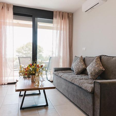 Ariti Luxury Apartment, นิเกียนา ภายนอก รูปภาพ